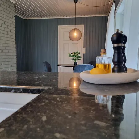Stor Leilighet Med 4 Senger Sentralt I Forde Exterior photo
